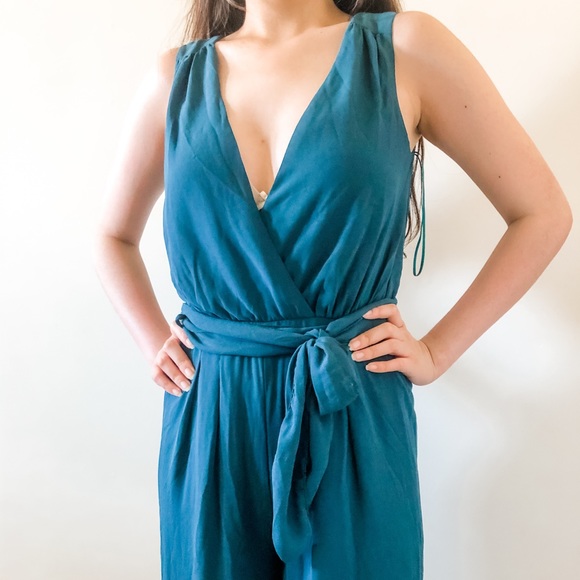 NWT✨Fashion Nova Jumpsuit in Teal colour - Picture 5 of 12